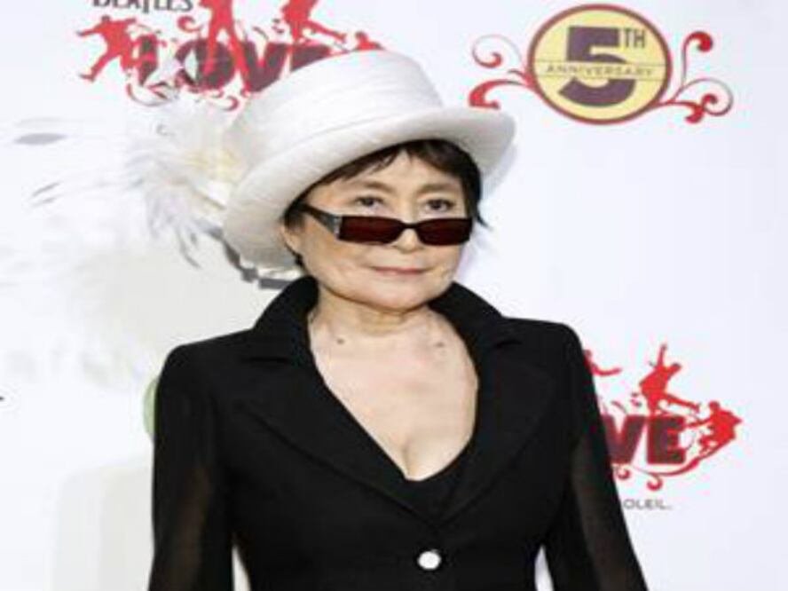Yoko Ono anima a los niños a pintar por la paz