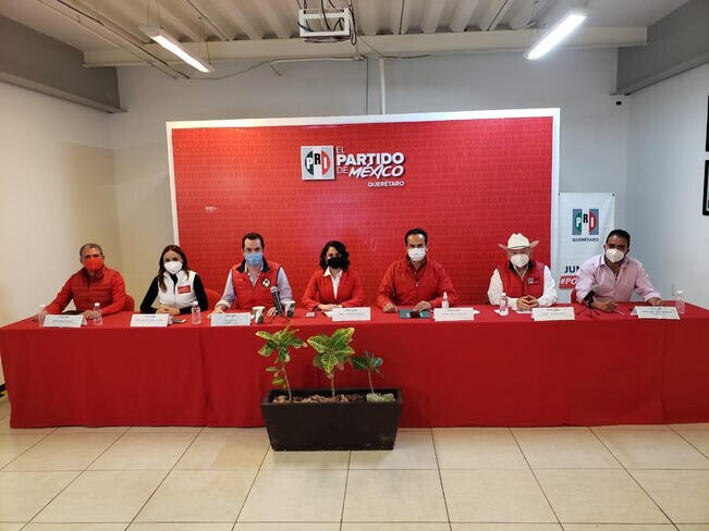 El PRI prepara "ejército virtual" para el proceso electoral