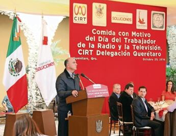 Gobernador resalta labor de los medios