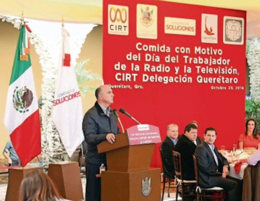 Gobernador resalta labor de los medios