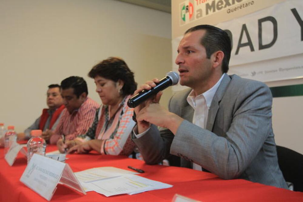 El dirigente estatal del PRI dijo que René Juárez sabe ganar elecciones y que viene a fortalecer el trabajo del partido en un momento en el que se tiene que reforzar el trabajo electoral. Foto: ARCHIVO EL UNIVERSAL