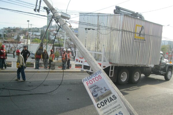 Grúa provoca caos en Los Arcos