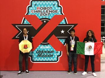Alumnos de UAQ ganan premio Robot Challenge 