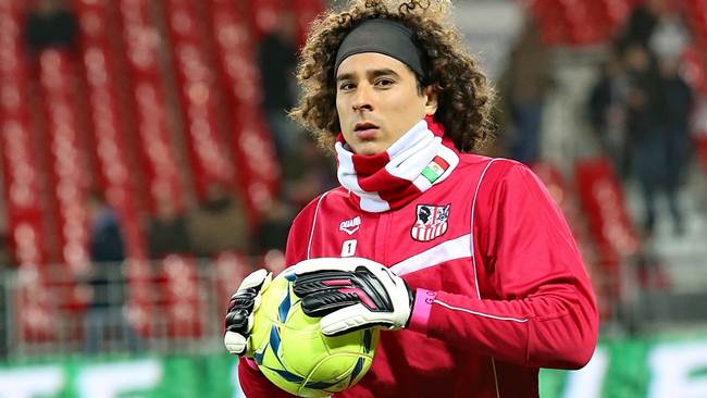 Liverpool busca a Memo Ochoa