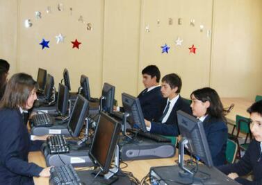 Benefician a 50 estudiantes 