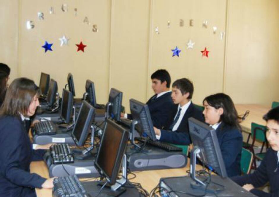 Benefician a 50 estudiantes