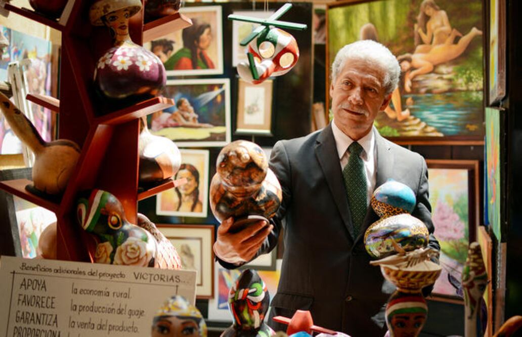 El artista tamaulipeco describe al estado de Querétaro como una tierra fértil para los artistas, pues reconoce que pese a la competencia “hay oportunidad para todos”. (Foto: LUIS SÁNCHEZ )