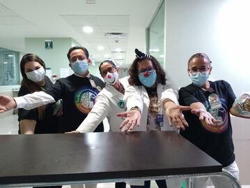 Médicos de la risa dan dosis de alegría a pacientes