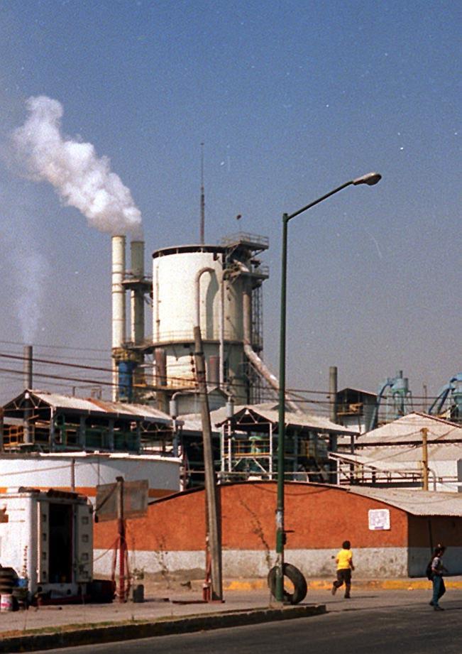 Propuest a. La atracción de inversiones no debe estar peleada con un estricto control de emisiones contaminantes, dice el legislador (ARCHIVO EL UNIVERSAL)