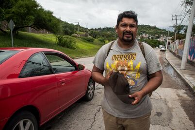 Migrantes centroamericanos subsisten de la caridad en Querétaro