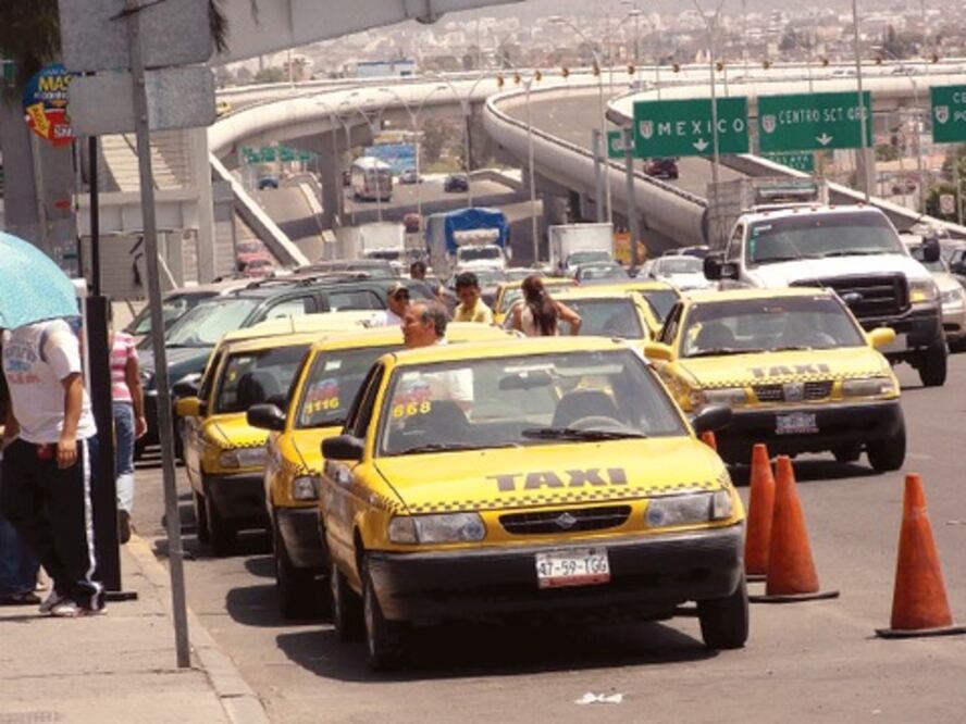 Autoridad  decomisa 44 taxis “piratas”
