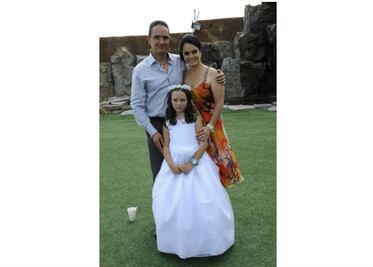 Natalia recibe su Primera Comunión