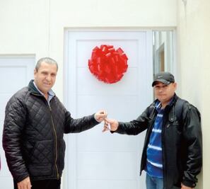 Entrega Infonavit viviendas a trabajadores    