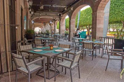 Sin luz, no pueden operar establecimientos del Centro Histórico