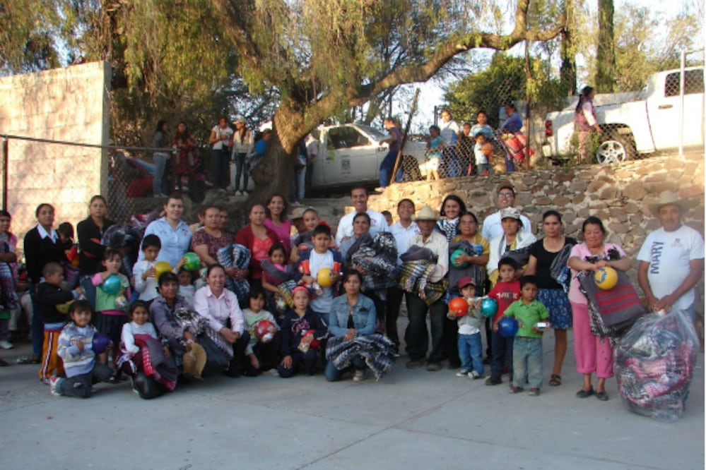 Entrega apoyos de “Campaña Invernal 2012” en Huimilpan 
