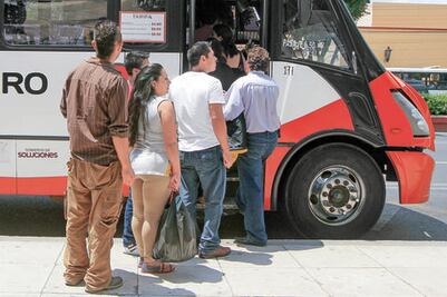 UAQ estima brindar más becas ante incremento al transporte