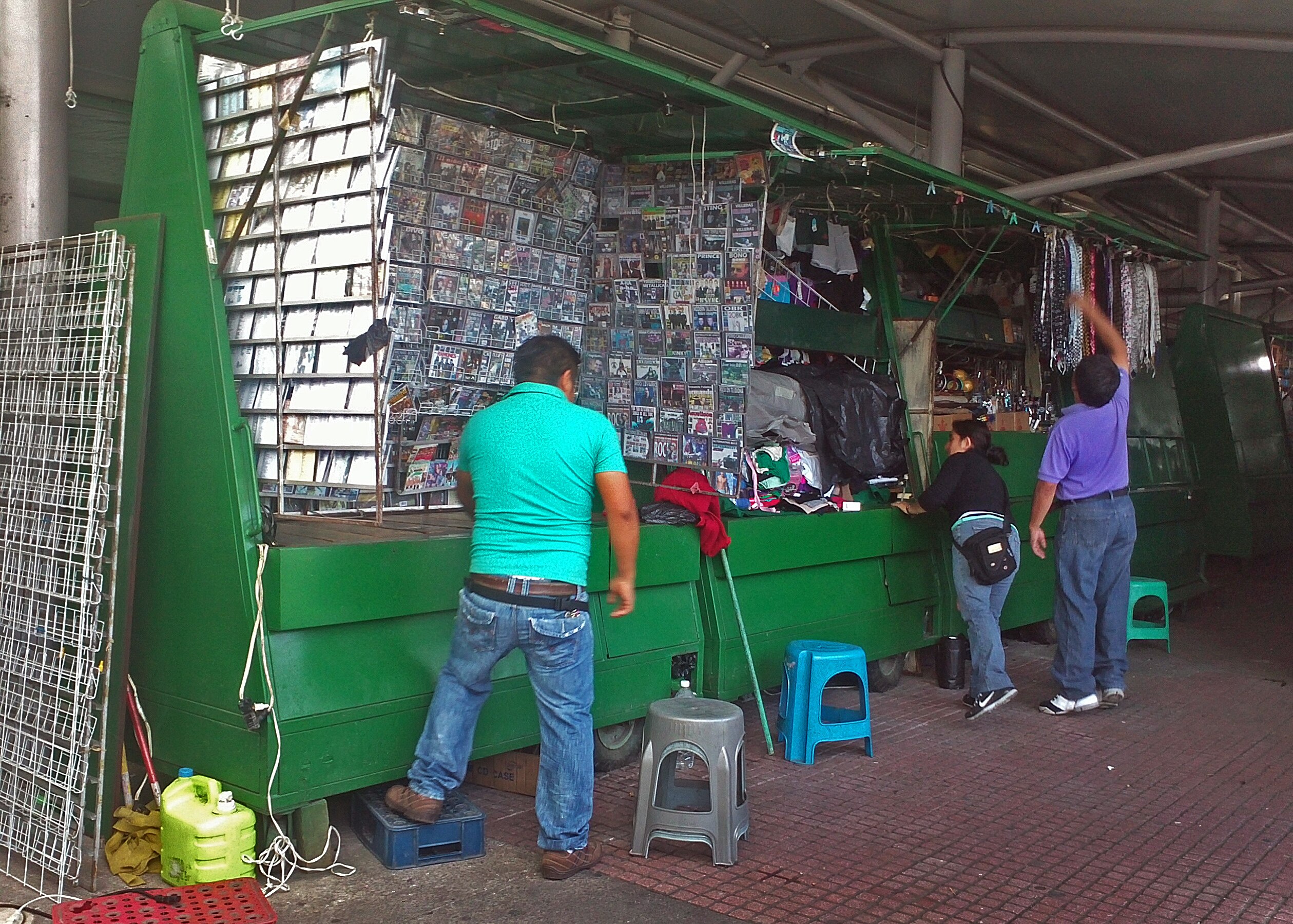 Vecinos logran suspensión de corredor comercial