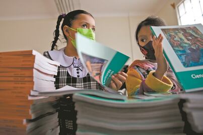 Escuelas públicas de Querétaro mantendrán el uso del cubrebocas