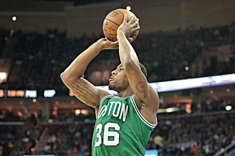 Celtics se aferra a los Playoffs