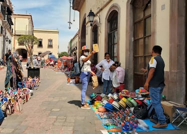 Debido a las vallas, 60% de artesanos ambulantes se han retirado del Centro Histórico
