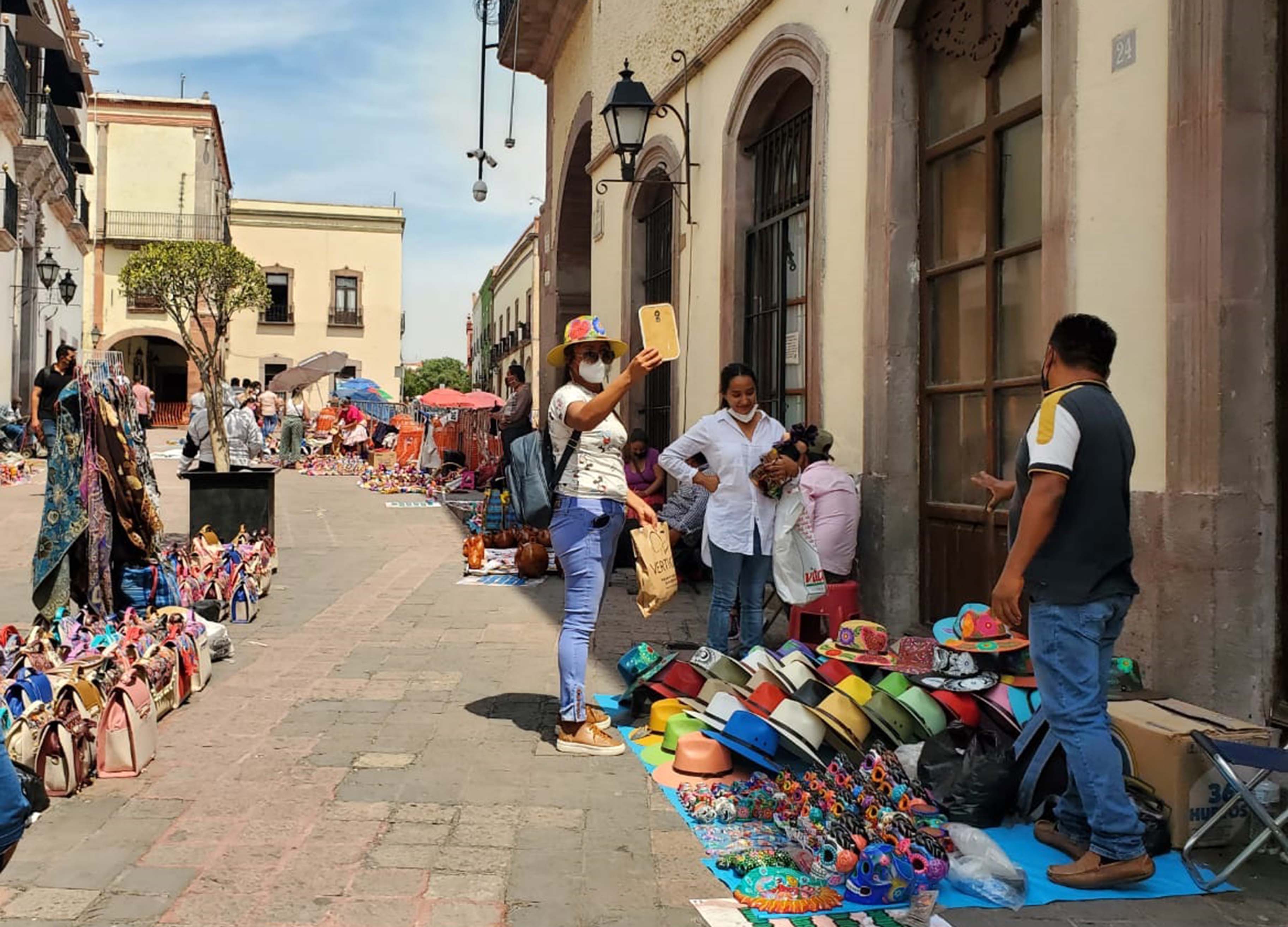 Debido a las vallas, 60%  de artesanos ambulantes se han retirado del Centro Histórico