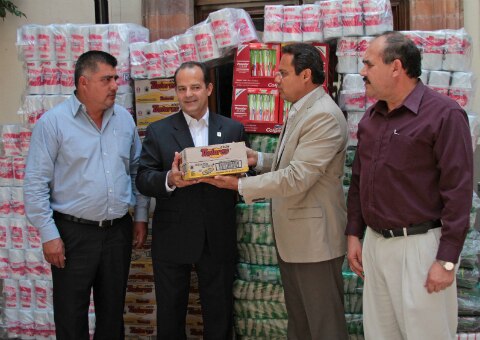 Dona Congreso despensas para damnificados