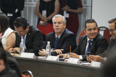 Destacan diputados logros de Calzada