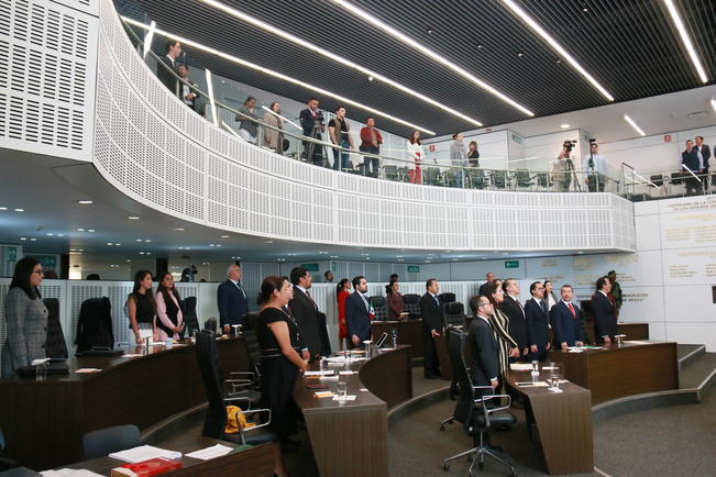 "Me da vergüenza que no sesionemos": diputada del PRI