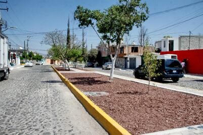 Entregan rehabilitación de camellón