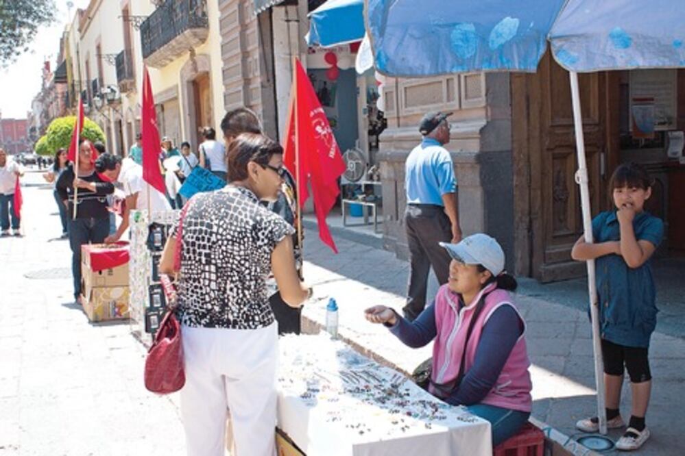 Tianguis afuera de Casa Legislativa