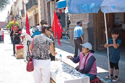 Tianguis afuera de Casa Legislativa
