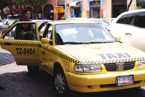 Piden regular tarifas de taxis