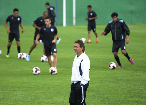 Se prepara Gallos para el duelo de mañana