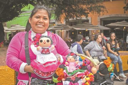 Hechas con amor. Estela deja esencia en muñecas
