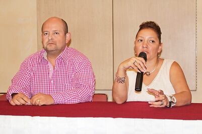 Inician a jovencitas en gimnasia rítmica