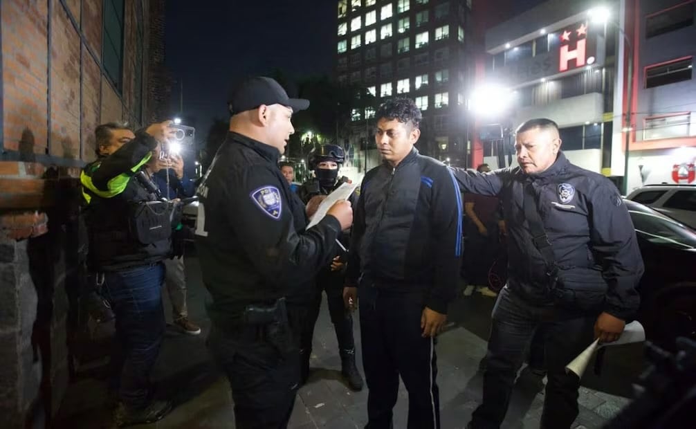 Fiscalía detiene a presunto feminicida de Edith Guadalupe; se desempeñaba como vigilante del edificio. Fotos: Osmar Alvarado / EL UNIVERSAL.