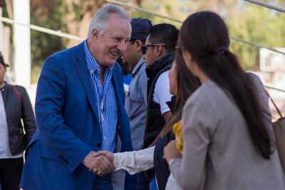 Entregan apoyos a 70 equipos de futbol 