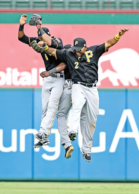 Piratas completa la barrida