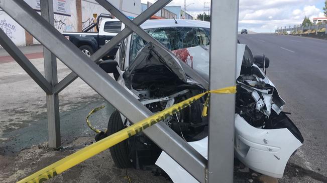 Accidente automovilístico deja cuatro lesionados