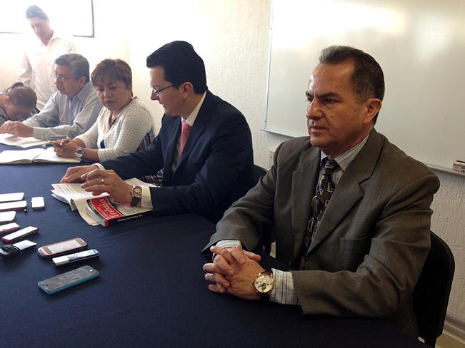 Trabajadores aceptan 4% de aumento salarial