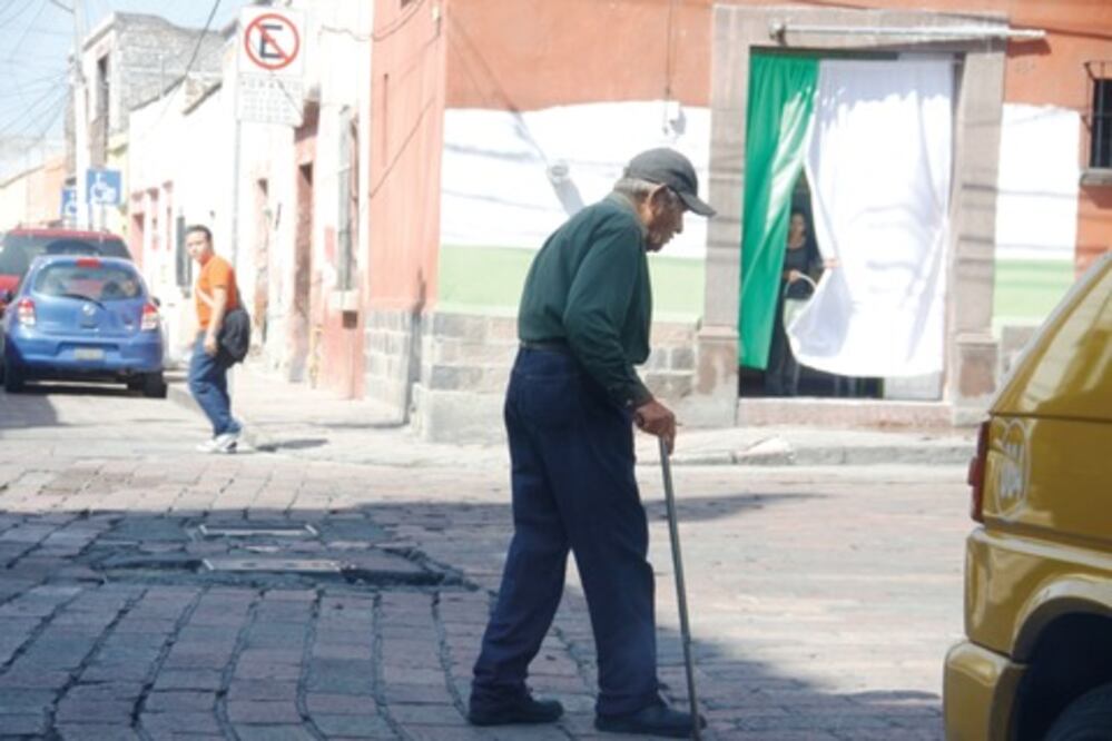 Abandonan en SJR a adultos mayores