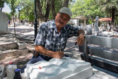 Un trabajo para honrar la memoria de quienes ya descansan