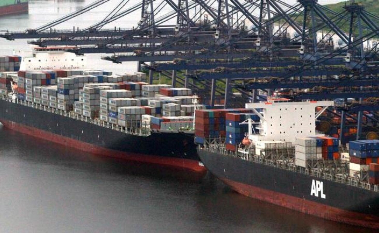 Aranceles no arreglan el comercio sino debilitan la competitividad de la región, coinciden expertos