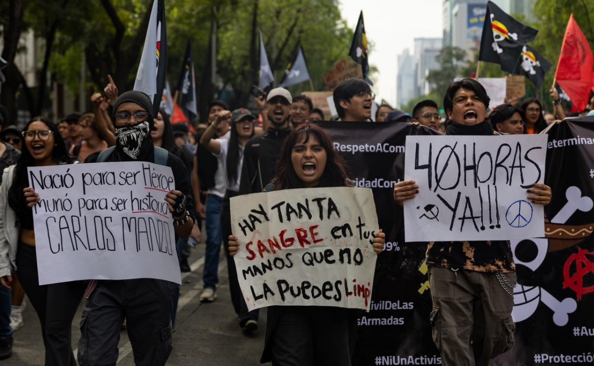 Generación Z marcha en la CDMX; Exigen frenar la violencia en México, pero la policía les impide el paso al Zócalo