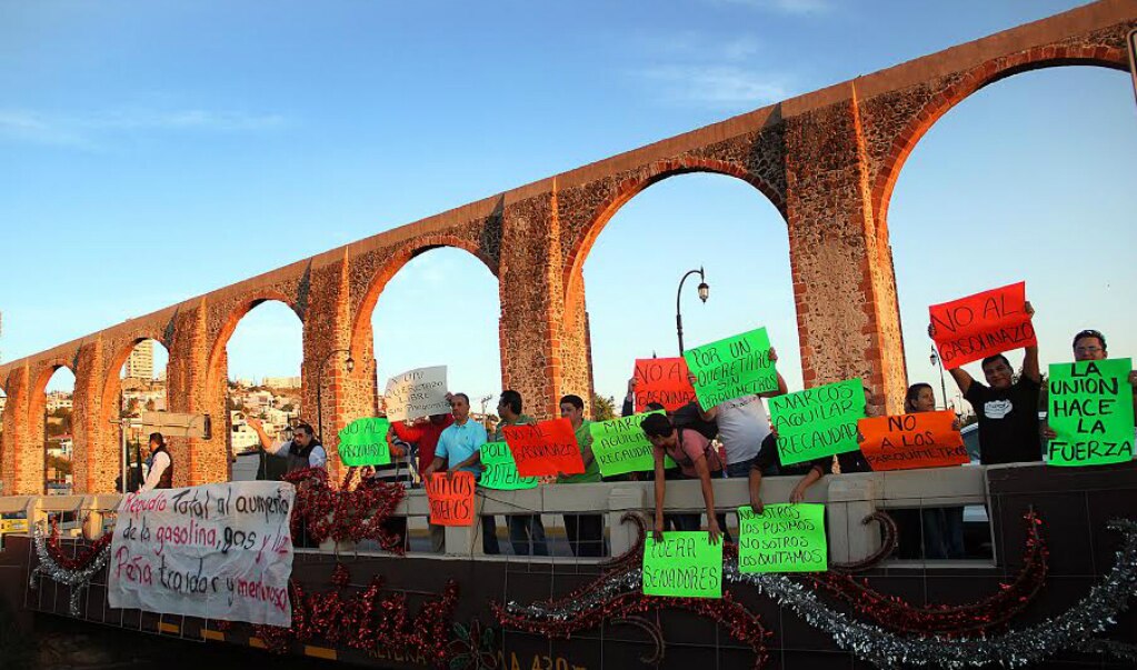 Protestan cientos en Los Arcos por incrementos