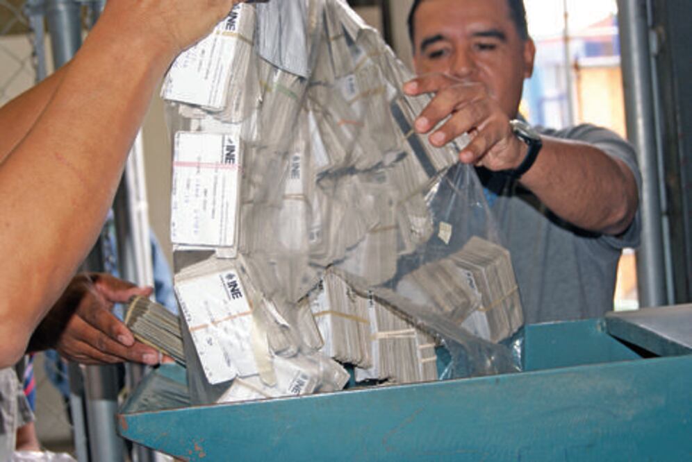 Destruye INE credenciales 