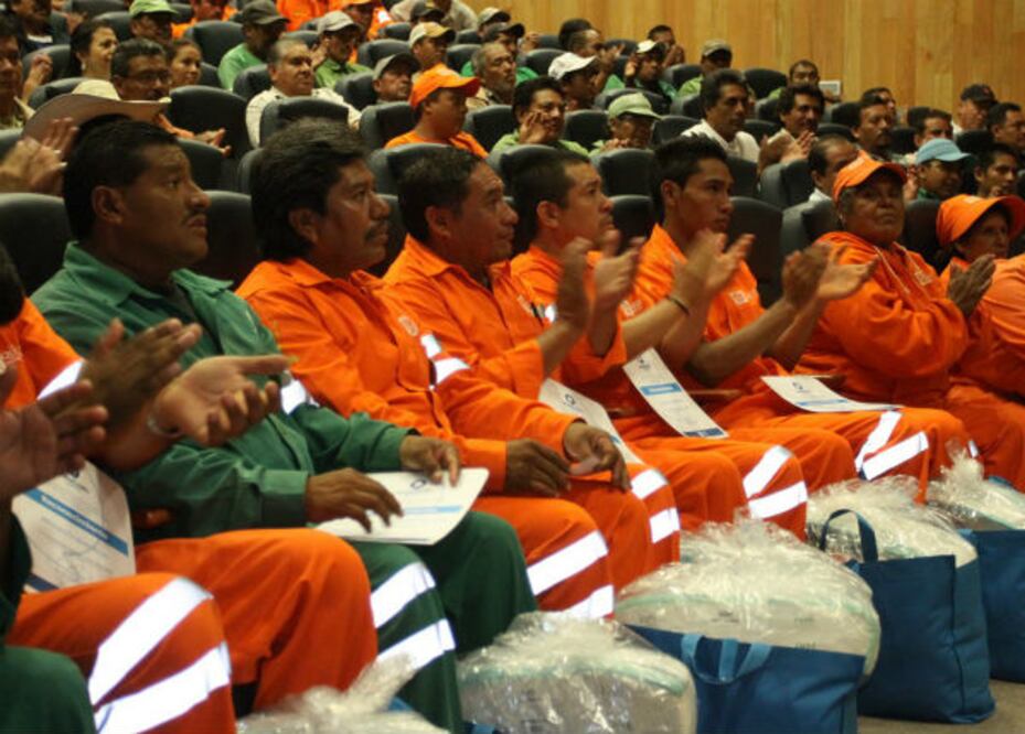 Premian esfuerzo diario de trabajadores municipales