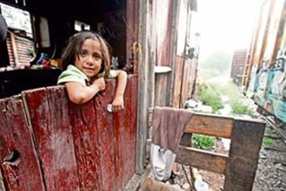 Vivir entre zozobra y marginación en las vías