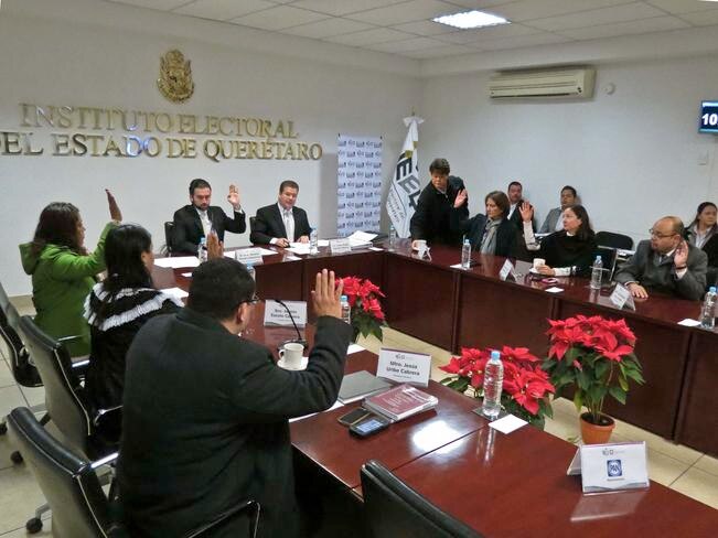 IEEQ resuelve la aplicación de 5 sanciones a candidatos