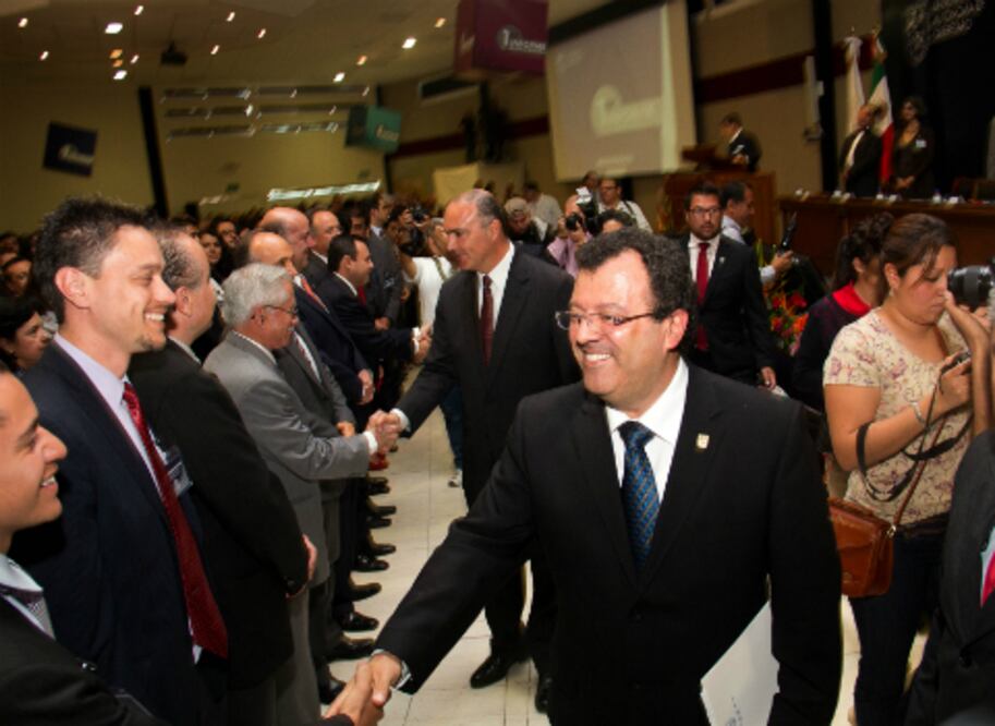 Presenta rector primer informe